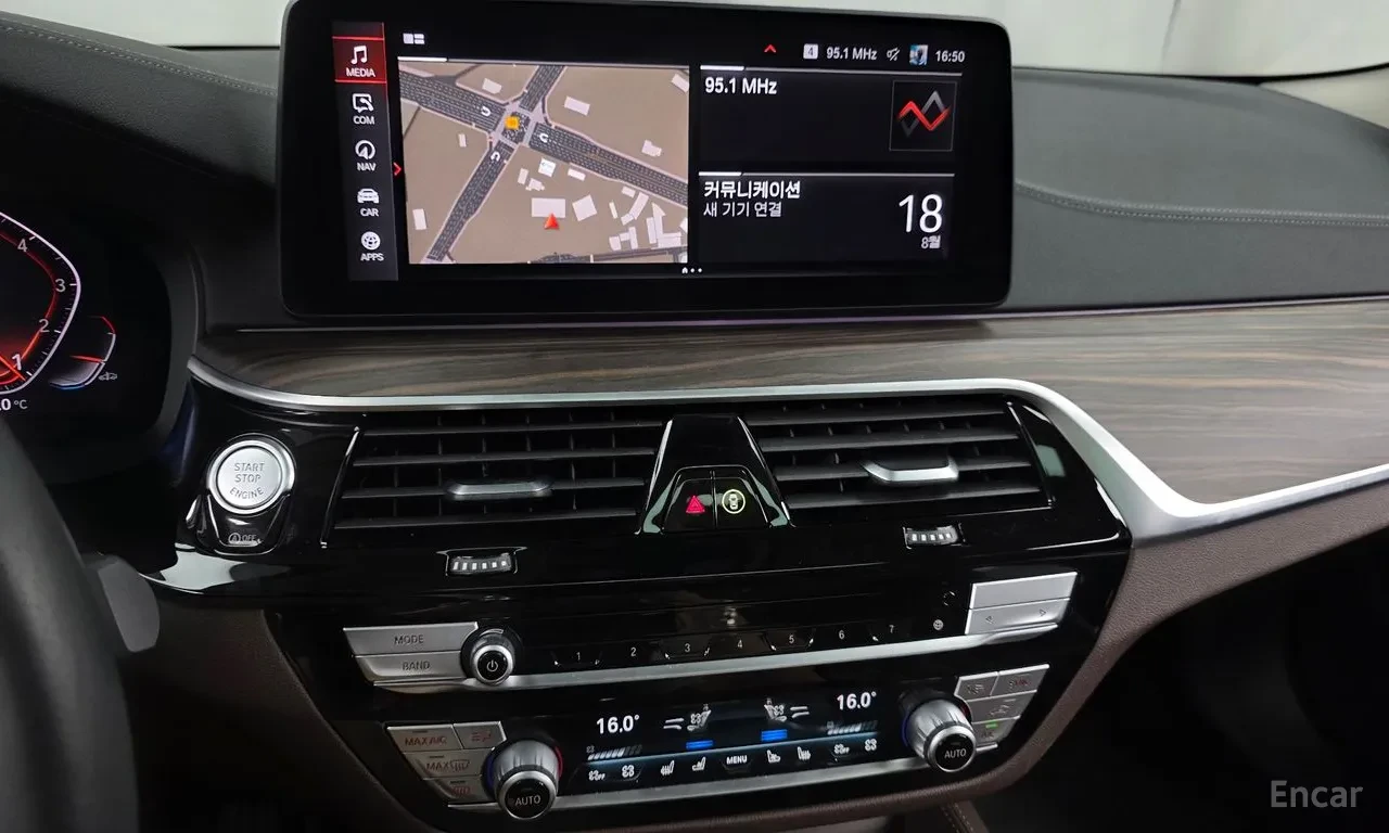 BMW 530 LCI | H&KARDON | 360 | HEADS UP, снимка 12 - Автомобили и джипове - 55950349