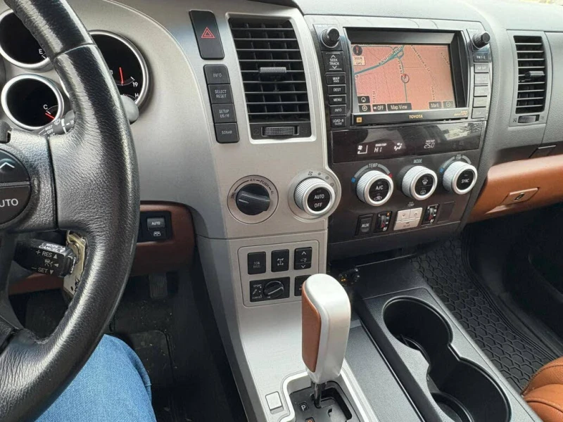 Toyota Sequoia PLATINUM* 5.7L V8* BLACK FRIDAY, снимка 12 - Автомобили и джипове - 52539599