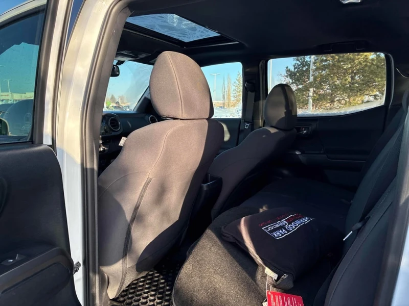 Toyota Tacoma * SR5 * CARFAX * БЕЗ ПЪРВОНАЧАЛНА ВНОСКА, снимка 11 - Автомобили и джипове - 52733207