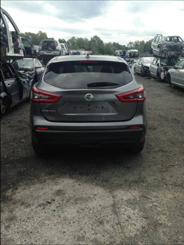 Nissan Qashqai 1.5-DCI, снимка 2 - Автомобили и джипове - 42335422