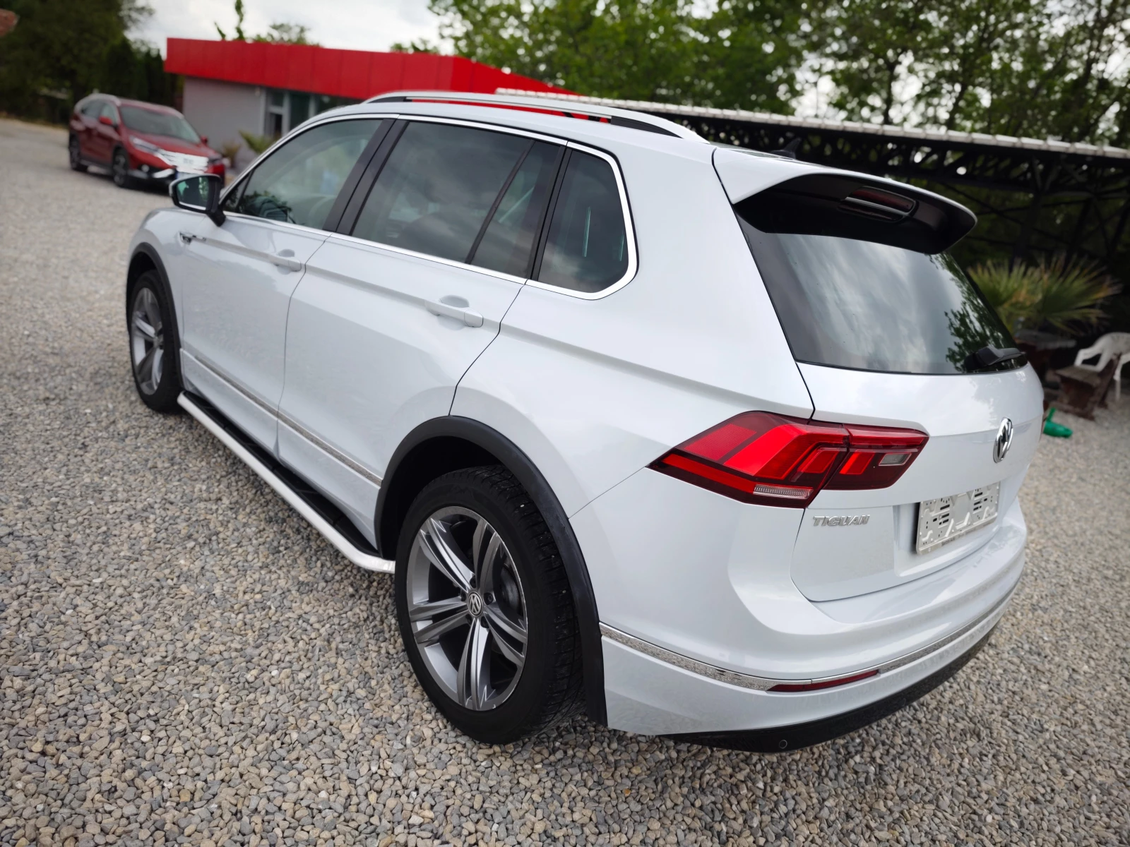 VW Tiguan R-LINE/4MOTION/DISTRONIC/CARPLAY/ANDROID AUTO/СТЕП - изображение 8