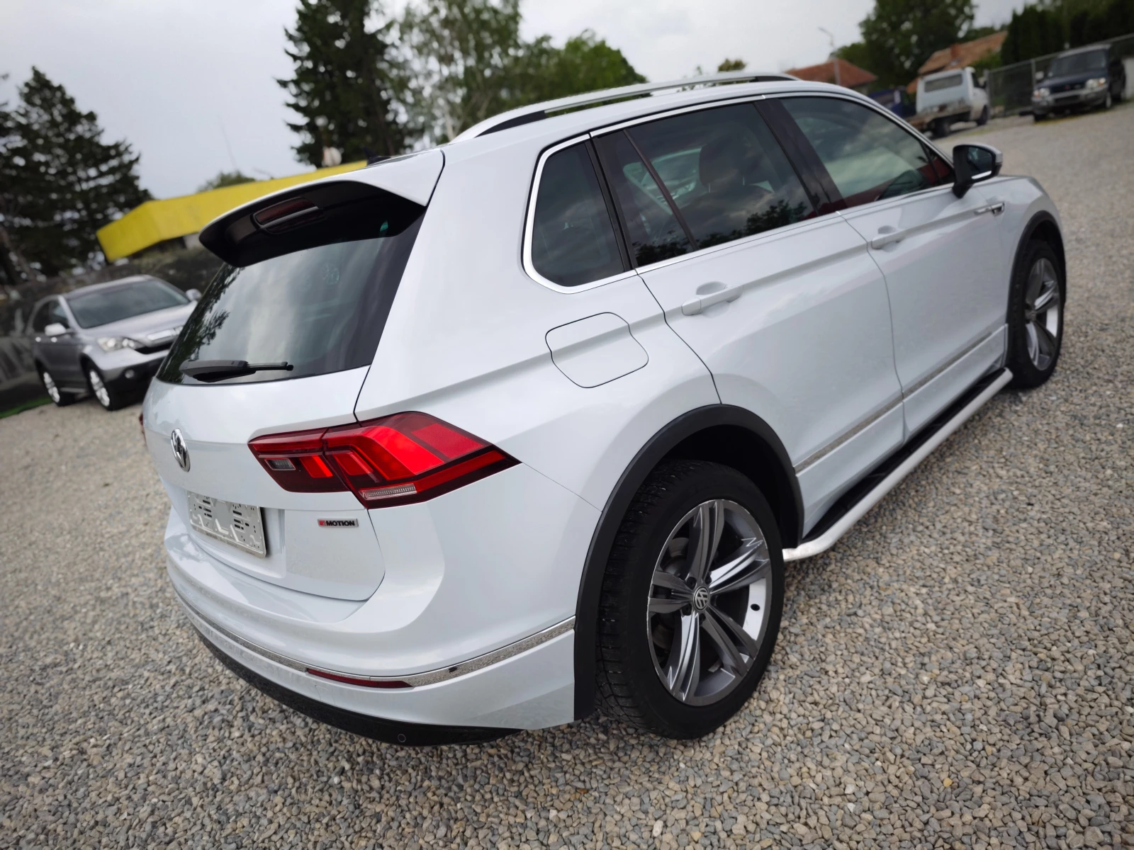 VW Tiguan R-LINE/4MOTION/DISTRONIC/CARPLAY/ANDROID AUTO/СТЕП - изображение 10