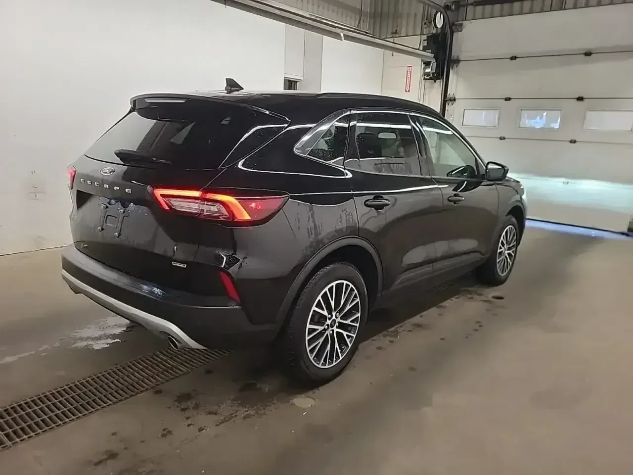 Ford Escape * АВТО КРЕДИТ* ЦЕНА ДО БГ * Сервизна история *  - изображение 6