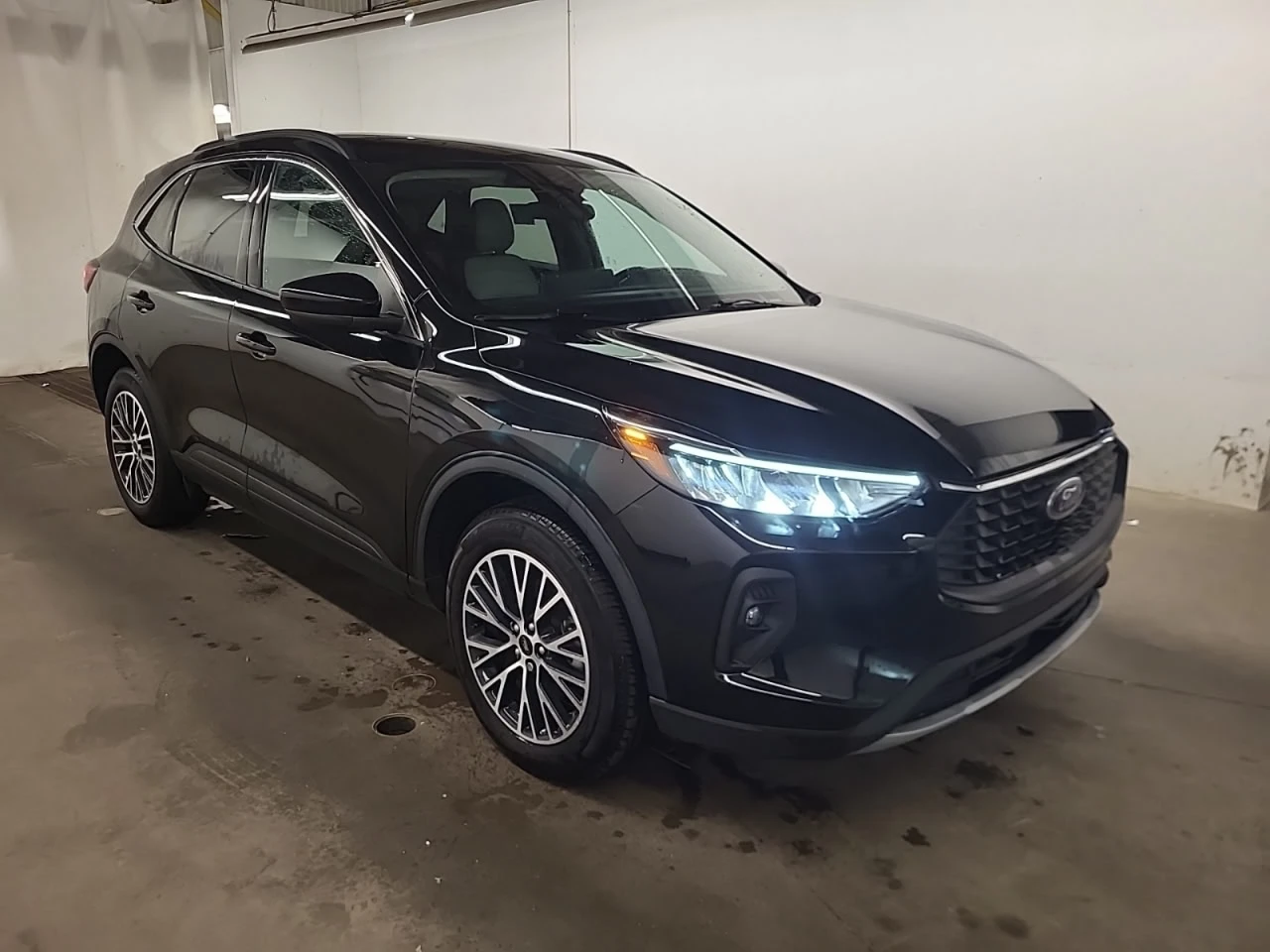 Ford Escape * АВТО КРЕДИТ* ЦЕНА ДО БГ * Сервизна история *  - изображение 2