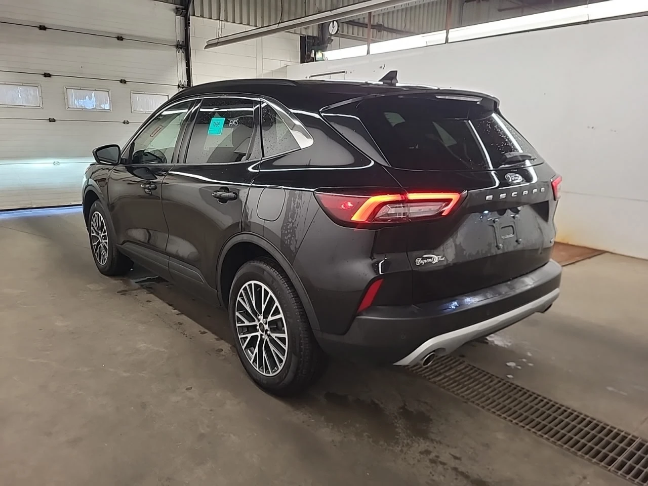 Ford Escape * АВТО КРЕДИТ* ЦЕНА ДО БГ * Сервизна история *  - изображение 5