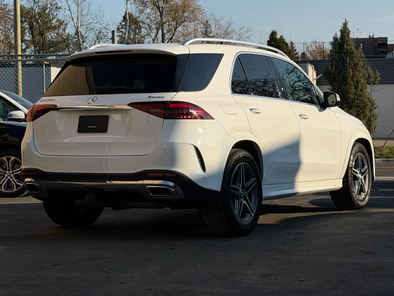 Mercedes-Benz GLE 350 4Matic / AMG PKG / PANO / BURMESTER / 360 - изображение 3