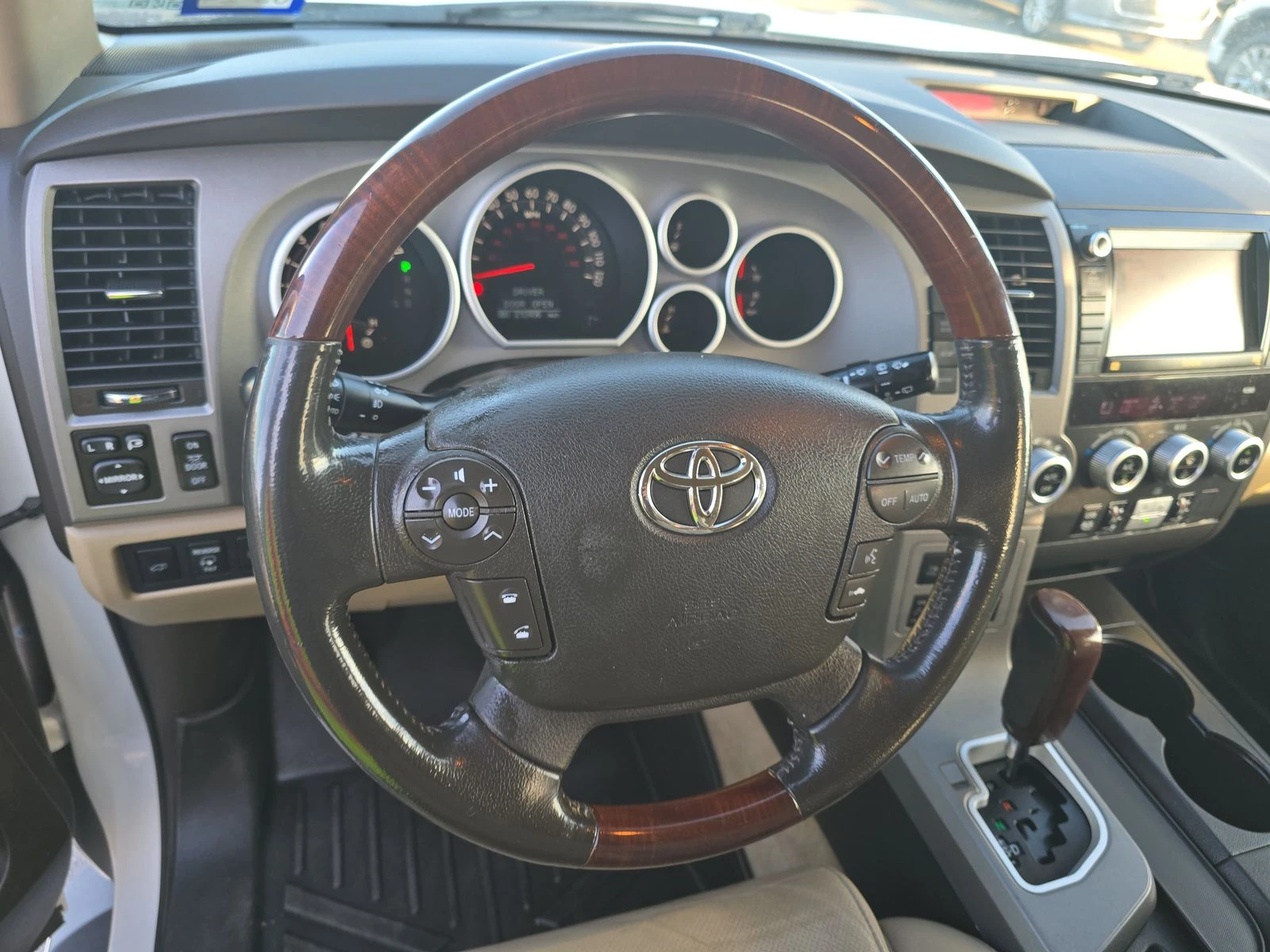 Toyota Sequoia Platinum - изображение 7