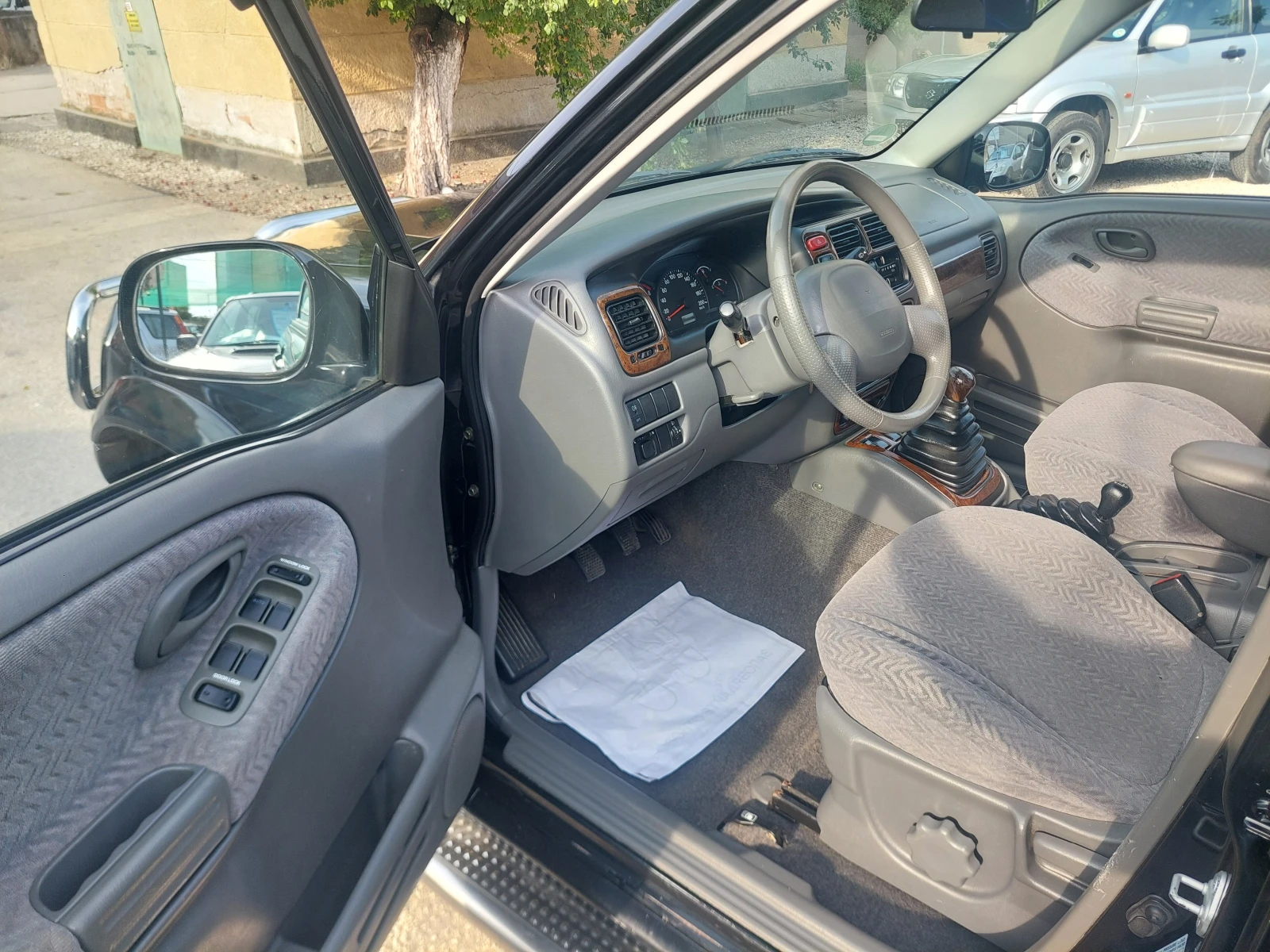 Suzuki Grand vitara 2, 5i-144kc.-ТОП СЪСТОЯНИЕ, снимка 7 - Автомобили и джипове - 55316177