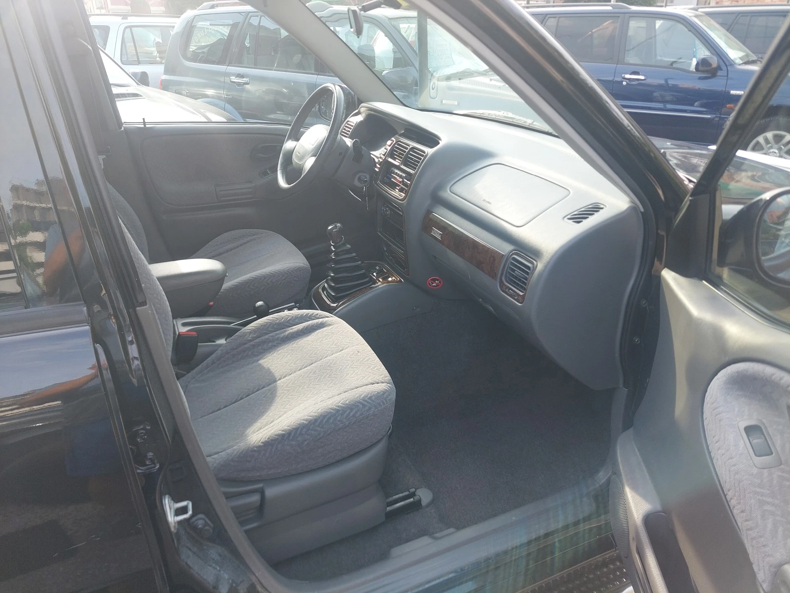 Suzuki Grand vitara 2, 5i-144kc.-ТОП СЪСТОЯНИЕ, снимка 8 - Автомобили и джипове - 55316177