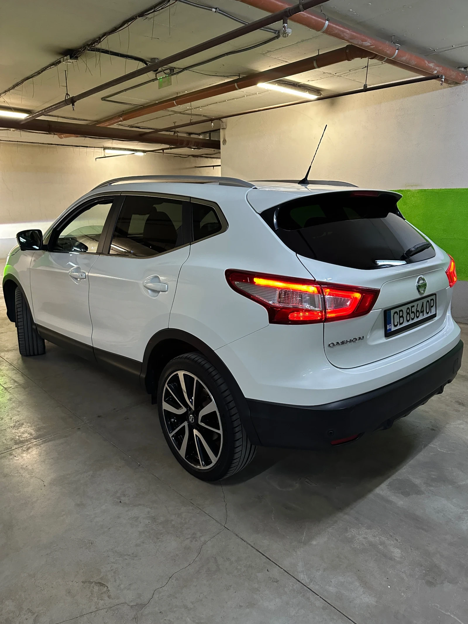 Nissan Qashqai 1.6 D 131к.с. Full/Обслужена, снимка 9 - Автомобили и джипове - 56121830