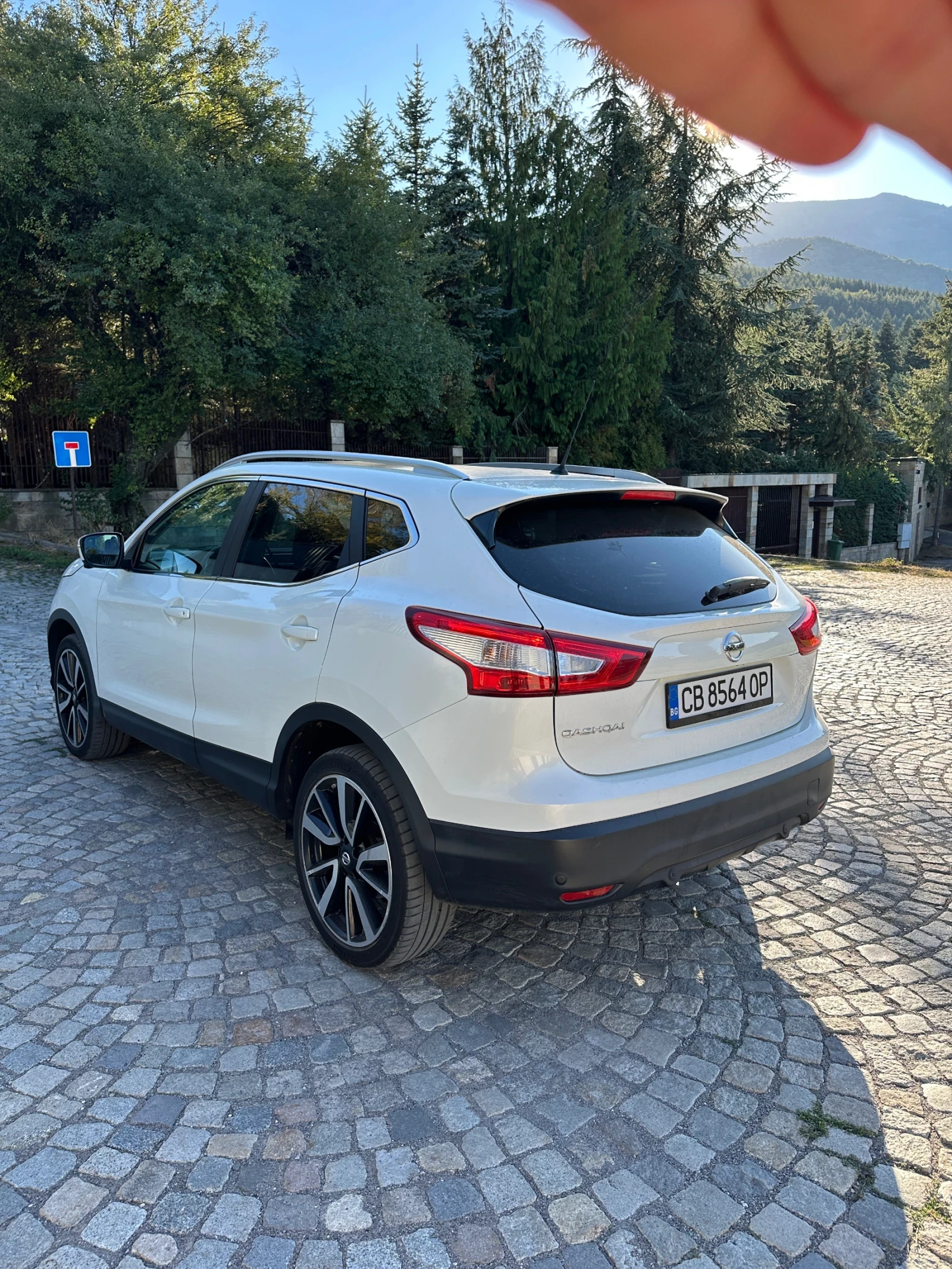 Nissan Qashqai 1.6 D 131к.с. Full/Обслужена, снимка 6 - Автомобили и джипове - 56121830