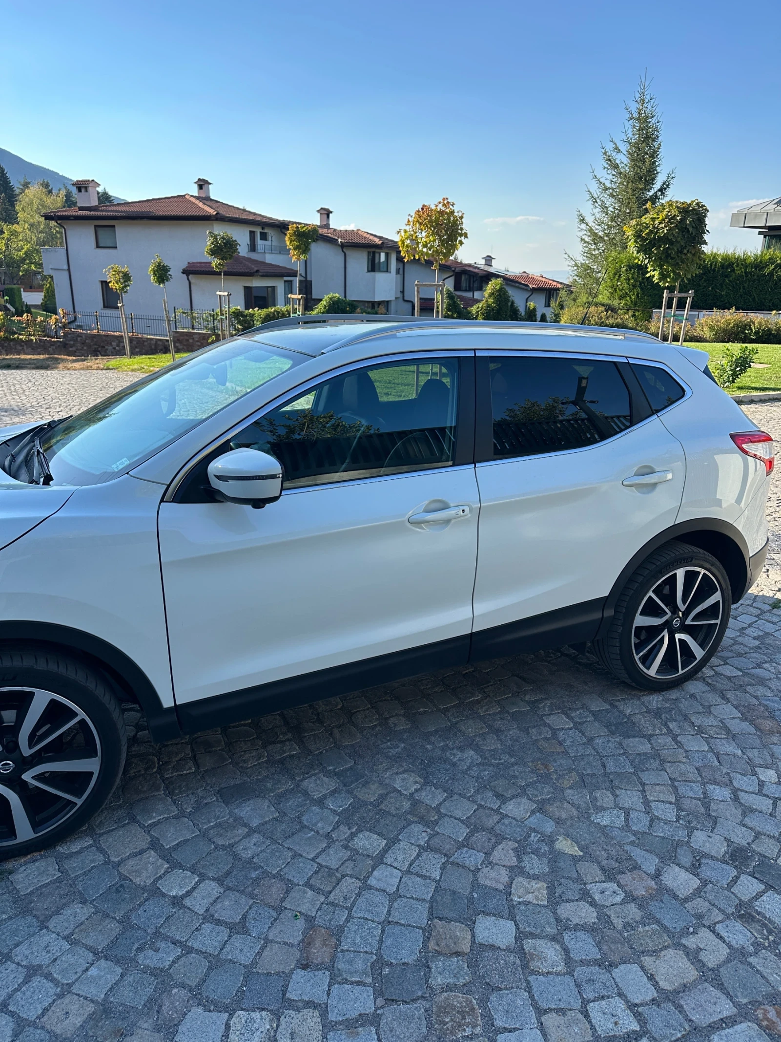 Nissan Qashqai 1.6 D 131к.с. Full/Обслужена, снимка 4 - Автомобили и джипове - 56121830
