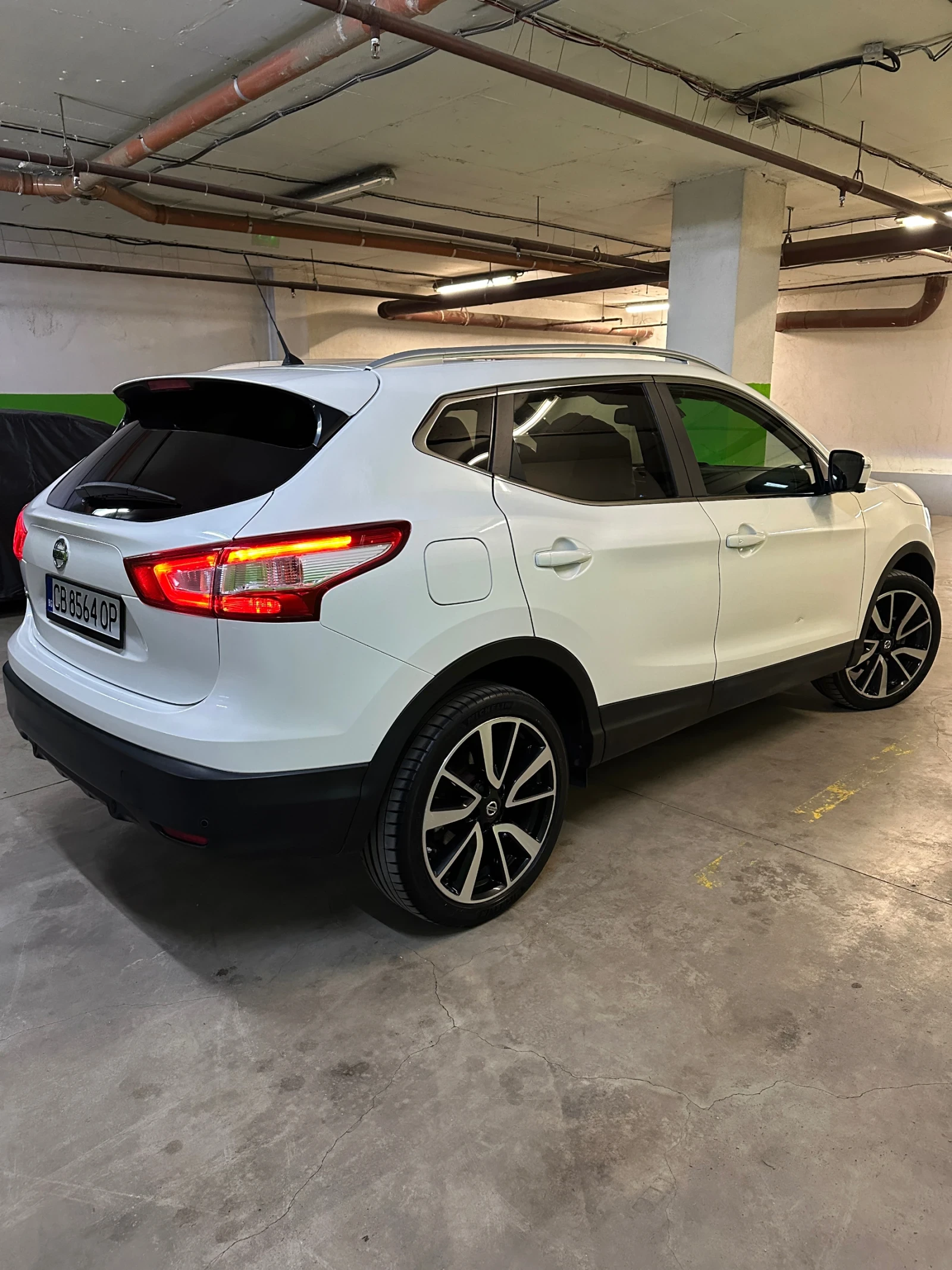 Nissan Qashqai 1.6 D 131к.с. Full/Обслужена, снимка 8 - Автомобили и джипове - 56121830