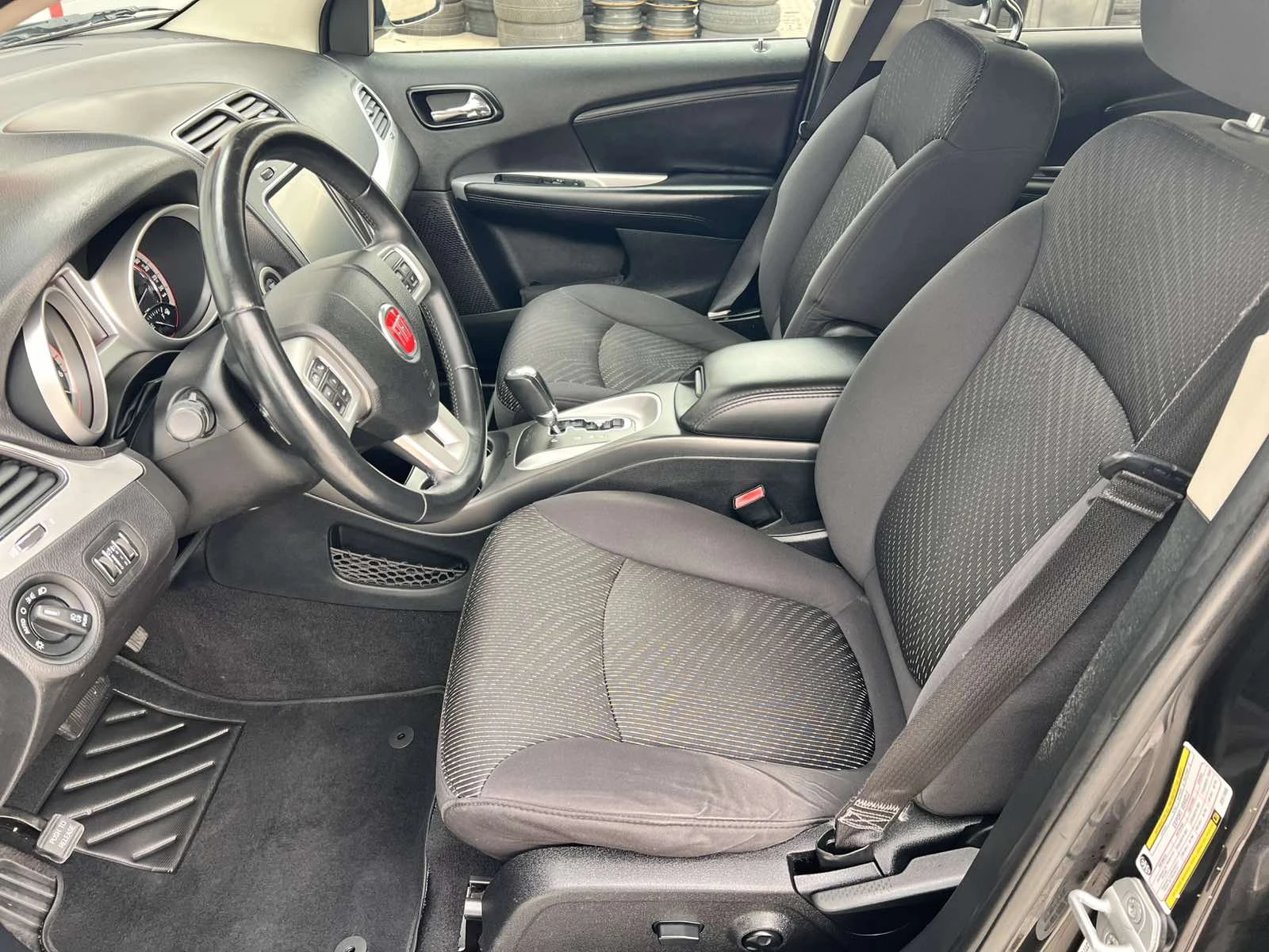 Fiat Freemont 2.0D-4X4-AUTOMATIC-2014-7 МЕСТА, снимка 8 - Автомобили и джипове - 56686051