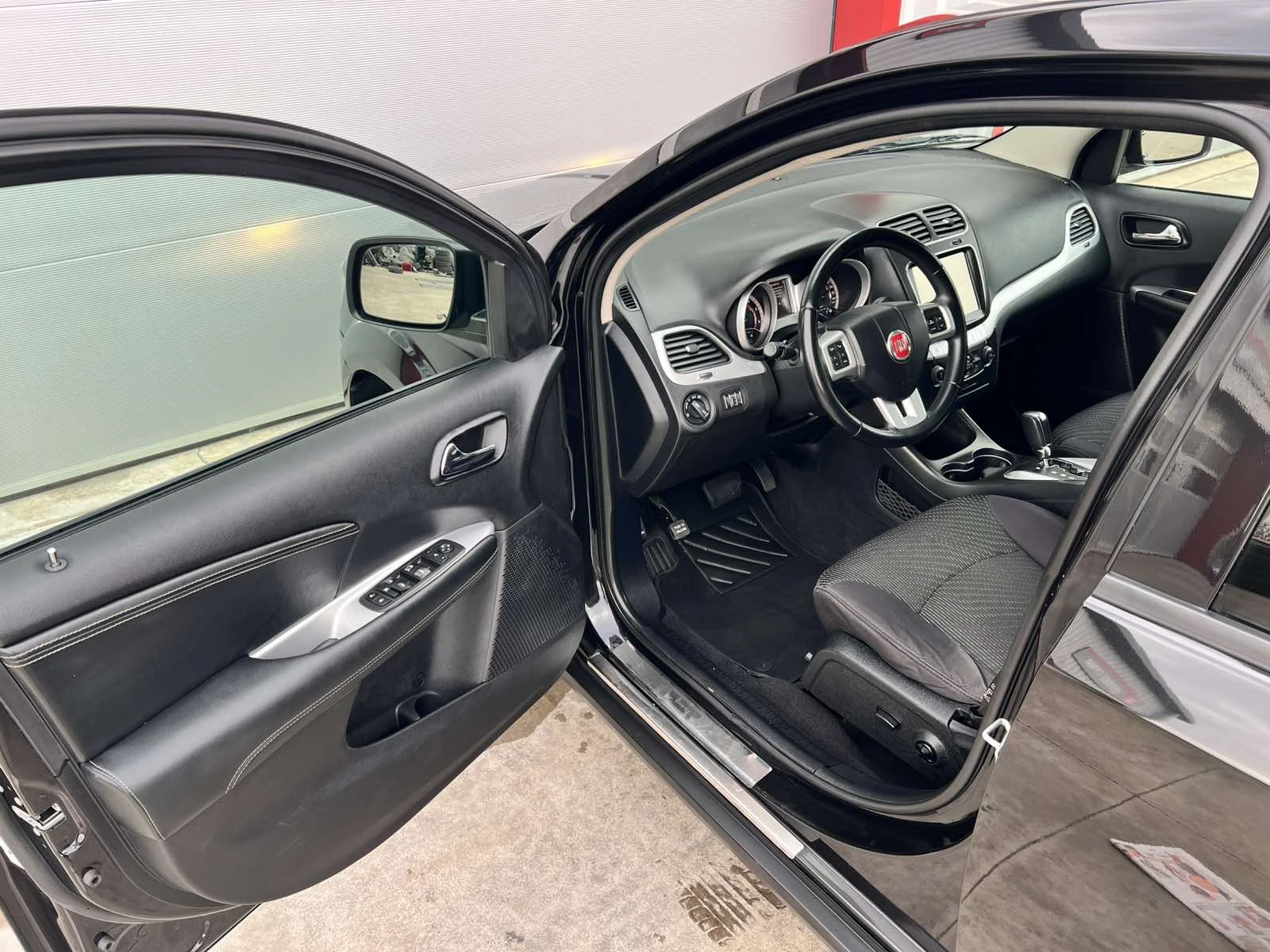 Fiat Freemont 2.0D-4X4-AUTOMATIC-2014-7 МЕСТА, снимка 7 - Автомобили и джипове - 56686051