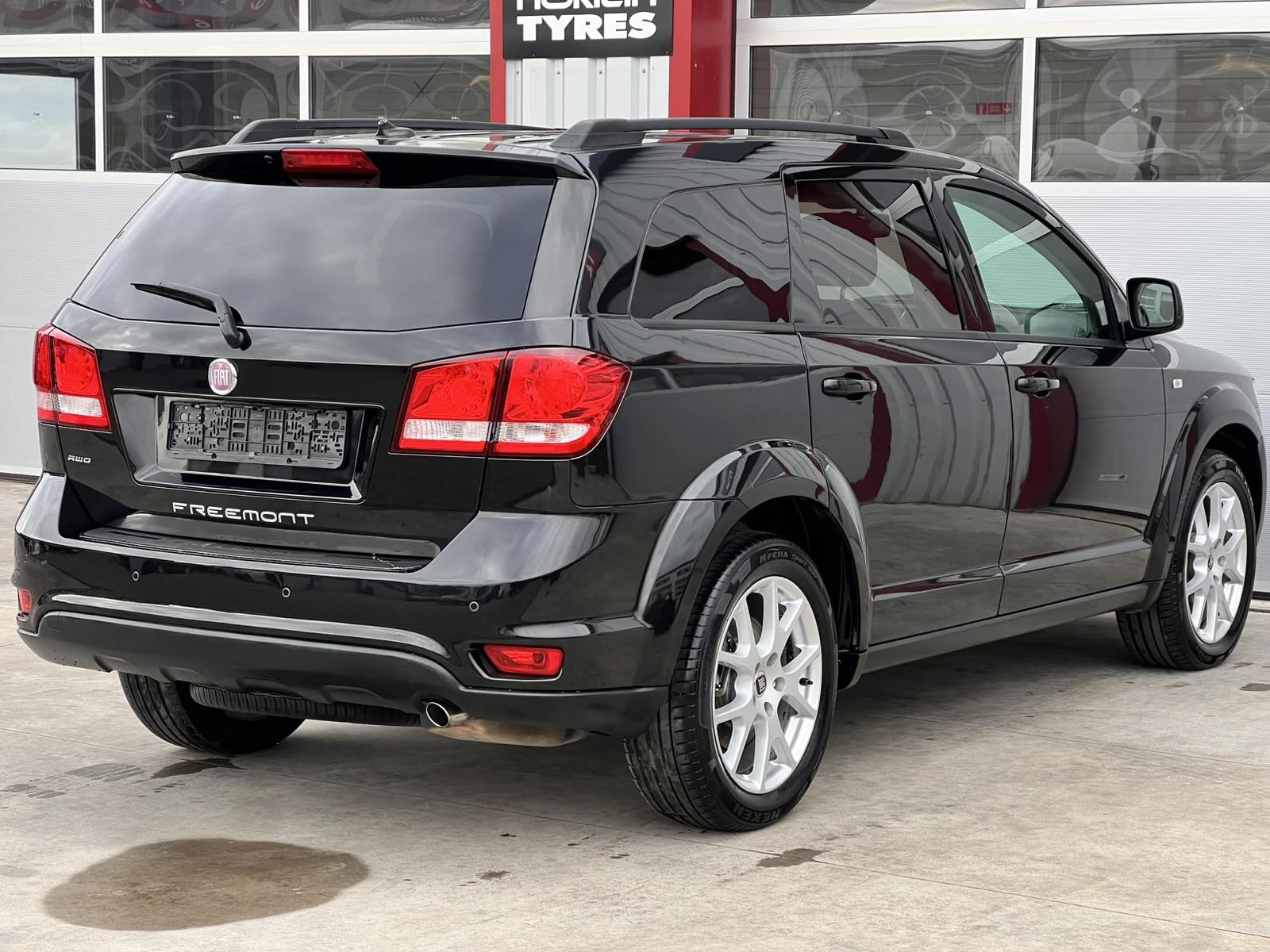 Fiat Freemont 2.0D-4X4-AUTOMATIC-2014-7 МЕСТА, снимка 5 - Автомобили и джипове - 56686051