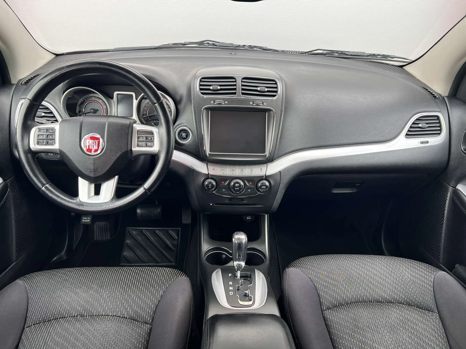 Fiat Freemont 2.0D-4X4-AUTOMATIC-2014-7 МЕСТА, снимка 11 - Автомобили и джипове - 56686051