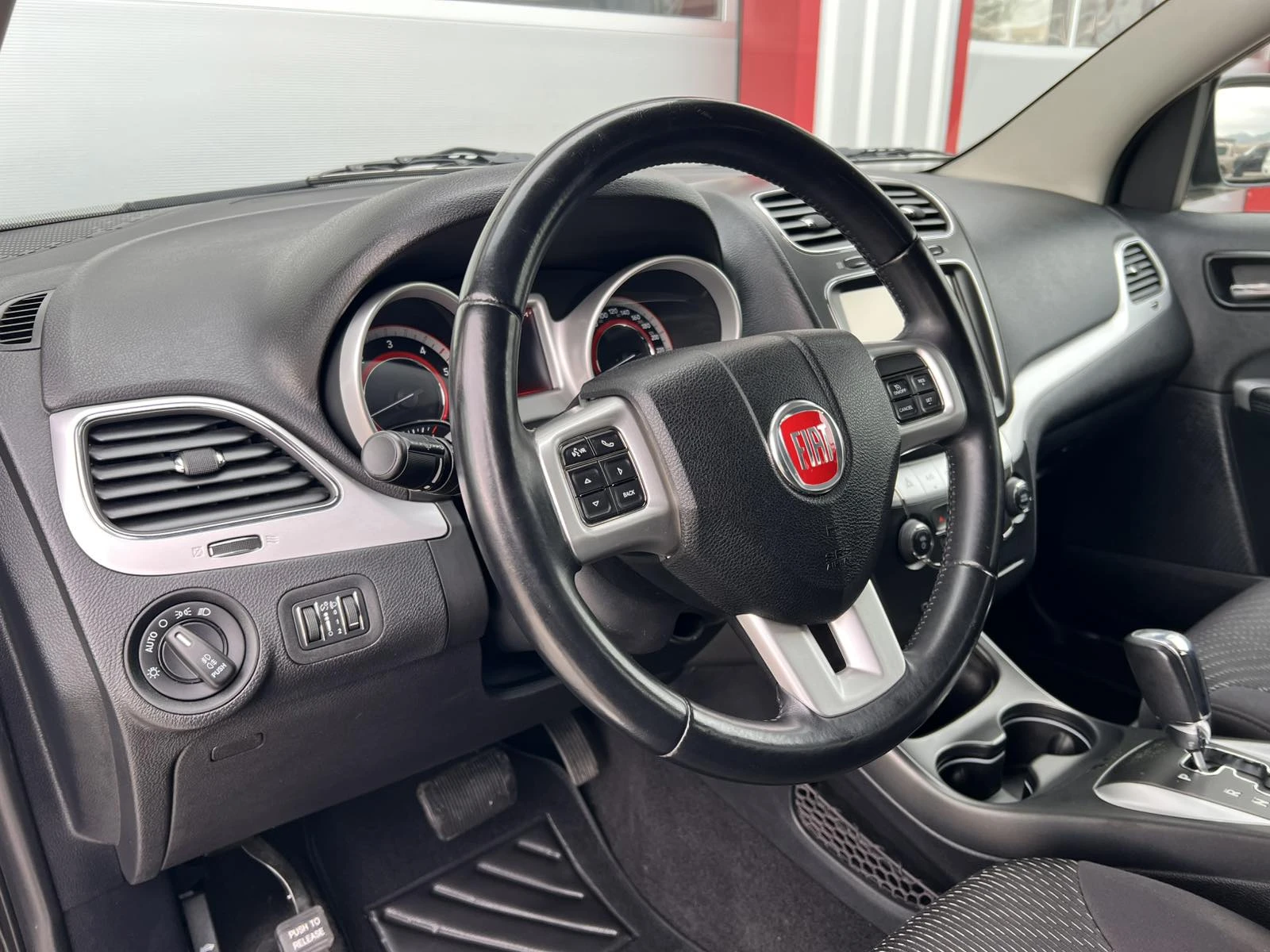 Fiat Freemont 2.0D-4X4-AUTOMATIC-2014-7 МЕСТА, снимка 9 - Автомобили и джипове - 56686051