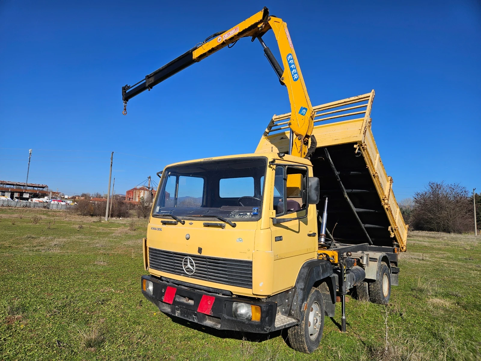 Mercedes-Benz 814 Тристранен Самосвал с кран