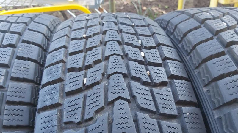 Гуми Зимни 215/70R15, снимка 6 - Гуми и джанти - 27313443