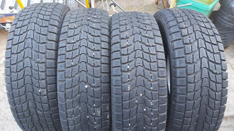 Гуми Зимни 215/70R15, снимка 1 - Гуми и джанти - 27313443