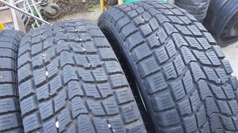 Гуми Зимни 215/70R15, снимка 4 - Гуми и джанти - 27313443