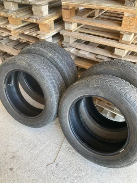 Гуми Зимни 215/60R17, снимка 1 - Гуми и джанти - 49502996