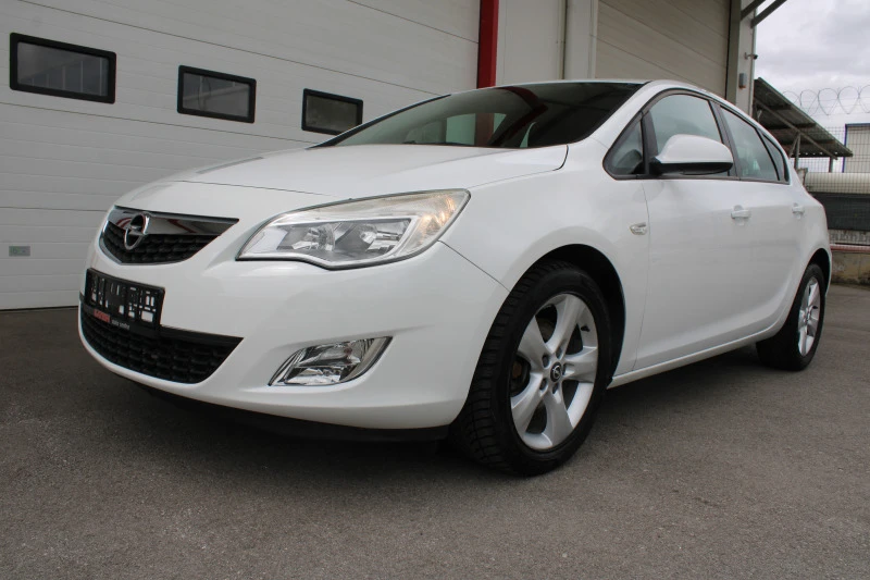 Opel Astra 1.7CDTI* E5, снимка 1 - Автомобили и джипове - 45540327