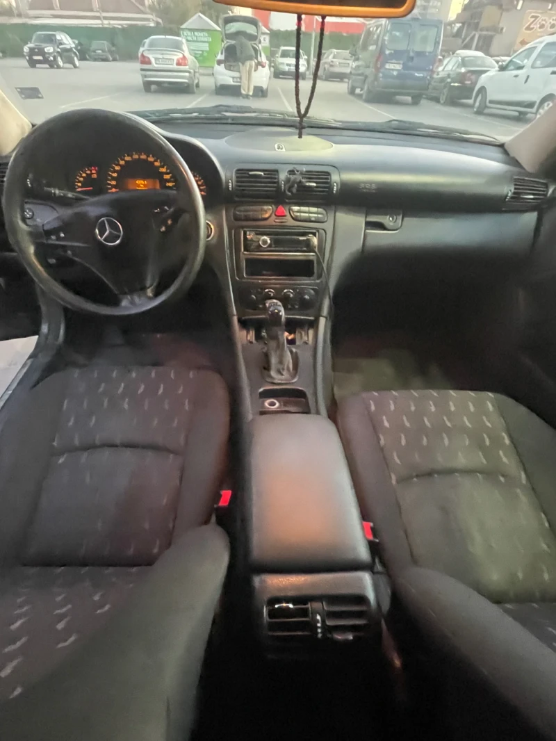 Mercedes-Benz C 220, снимка 6 - Автомобили и джипове - 47954992