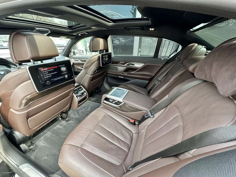 BMW 740 LONG XDRIVE /Harman Kardon/ TV / PANO/360 CAMERA/ , снимка 13 - Автомобили и джипове - 49291607