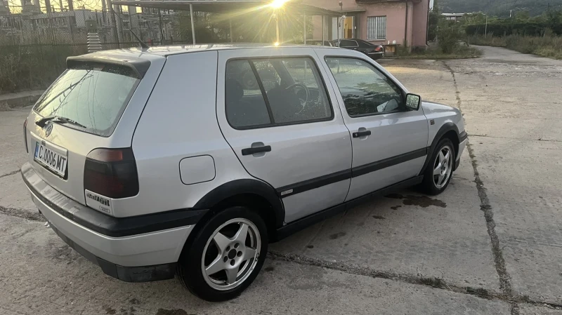 VW Golf, снимка 2 - Автомобили и джипове - 49597692