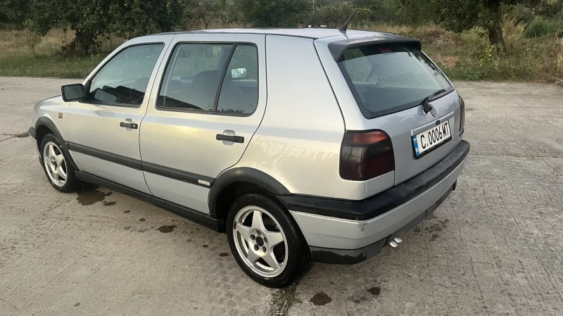 VW Golf, снимка 4 - Автомобили и джипове - 49597692