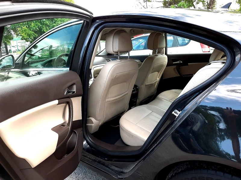Opel Insignia 1.6 180 к.с. Кожен салон, снимка 13 - Автомобили и джипове - 50561127