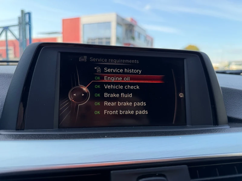 BMW 318 SportLine/ЕДИНСТВЕН собственик, снимка 11 - Автомобили и джипове - 52615892