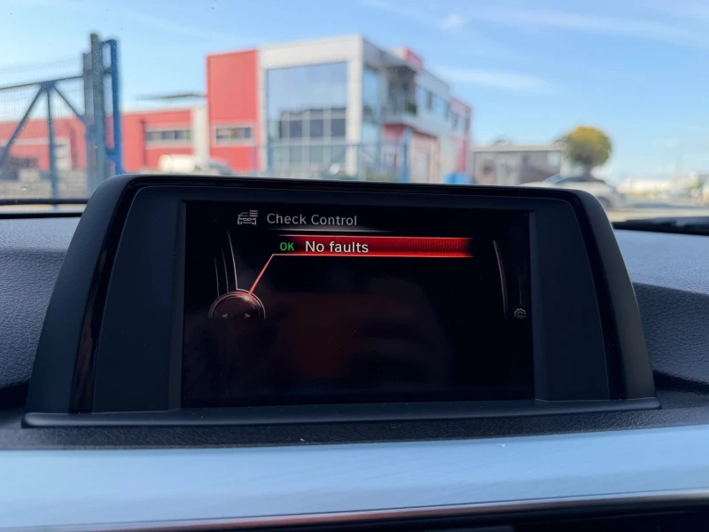 BMW 318 SportLine/ЕДИНСТВЕН собственик, снимка 12 - Автомобили и джипове - 52615892