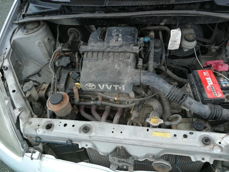 Toyota Yaris 1.0 VVTI, снимка 6 - Автомобили и джипове - 47183761