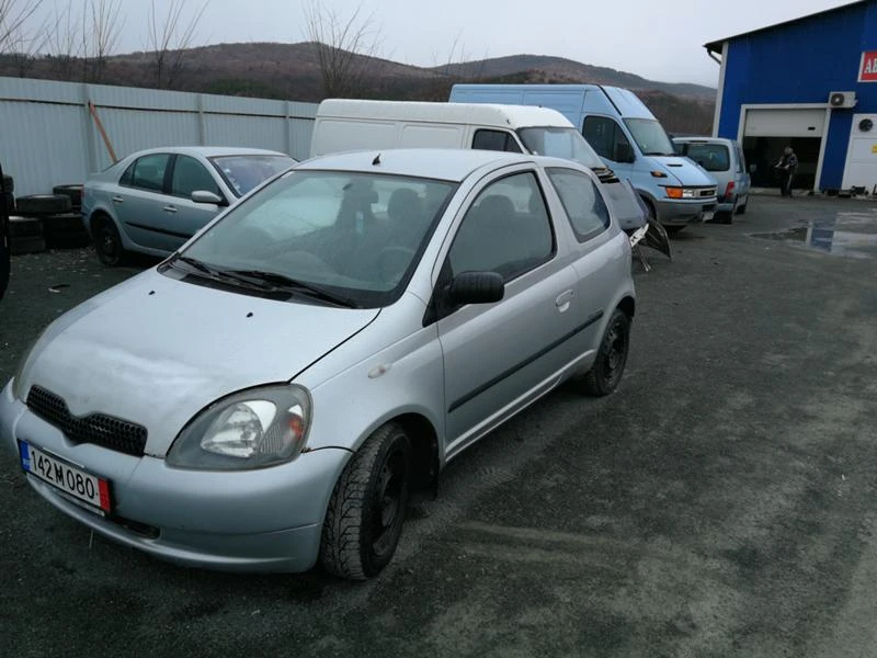 Toyota Yaris 1.0 VVTI, снимка 3 - Автомобили и джипове - 47183761