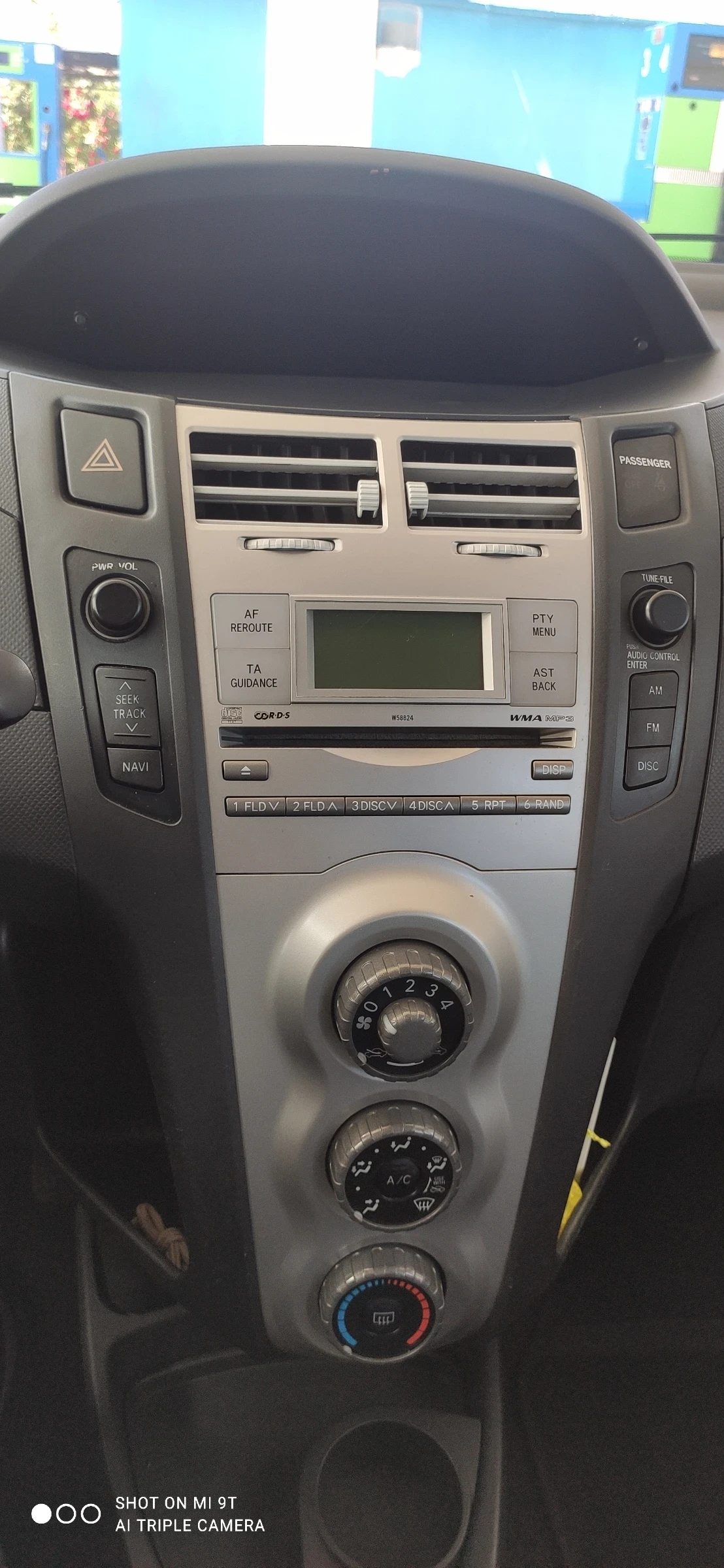 Toyota Yaris  - изображение 4