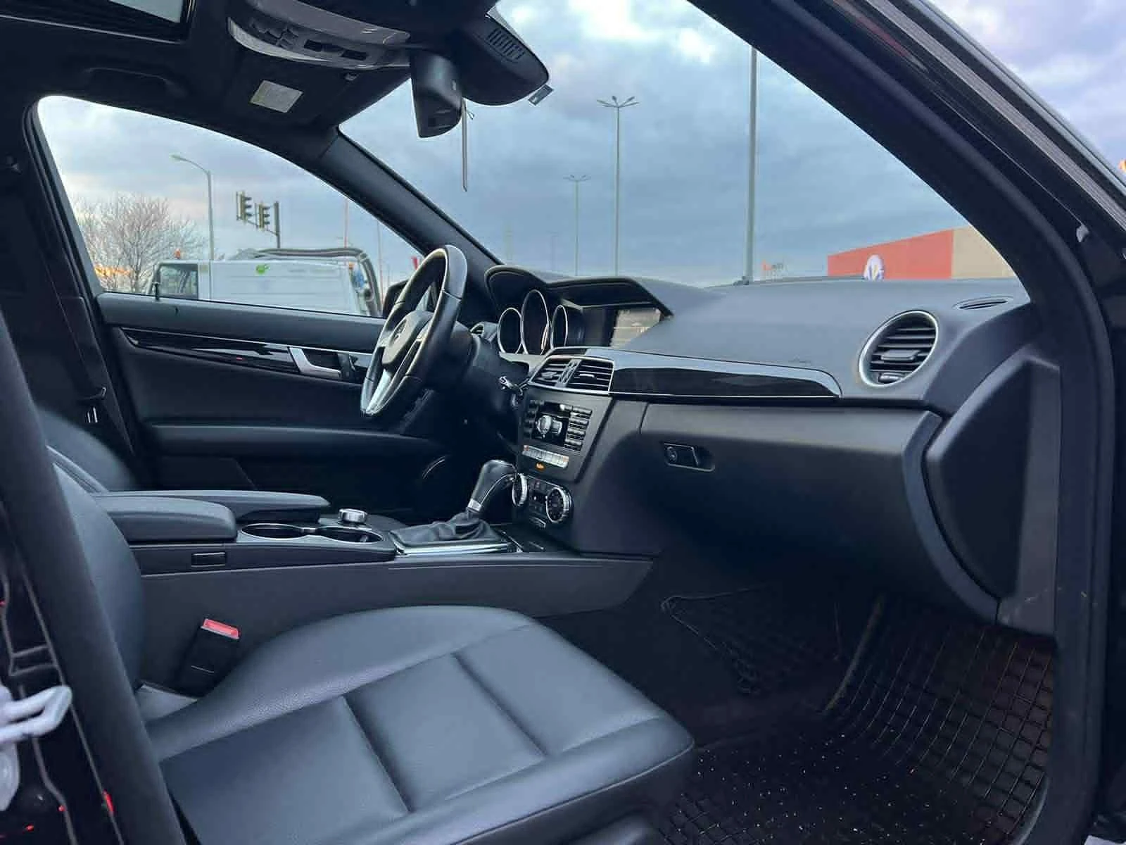 Mercedes-Benz C 300 6.3 AMG PACK * * НАЛИЧЕН * *  - изображение 7