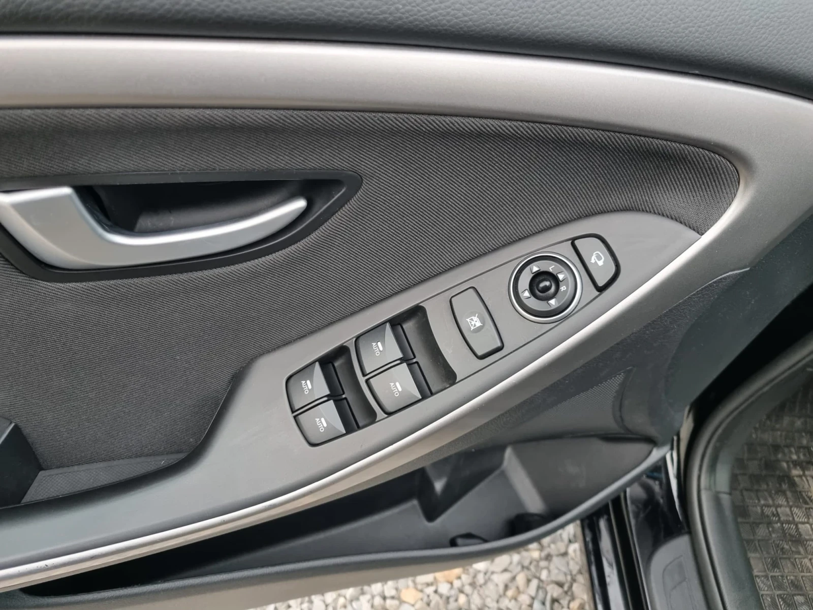 Hyundai I30 1.6CRDi ШВЕЙЦАРИЯ, снимка 13 - Автомобили и джипове - 53778538