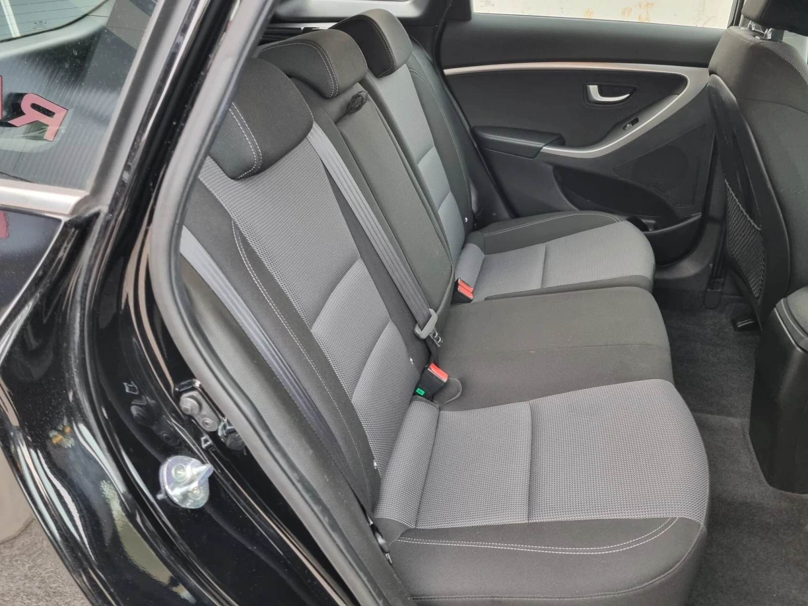 Hyundai I30 1.6CRDi ШВЕЙЦАРИЯ, снимка 7 - Автомобили и джипове - 53778538