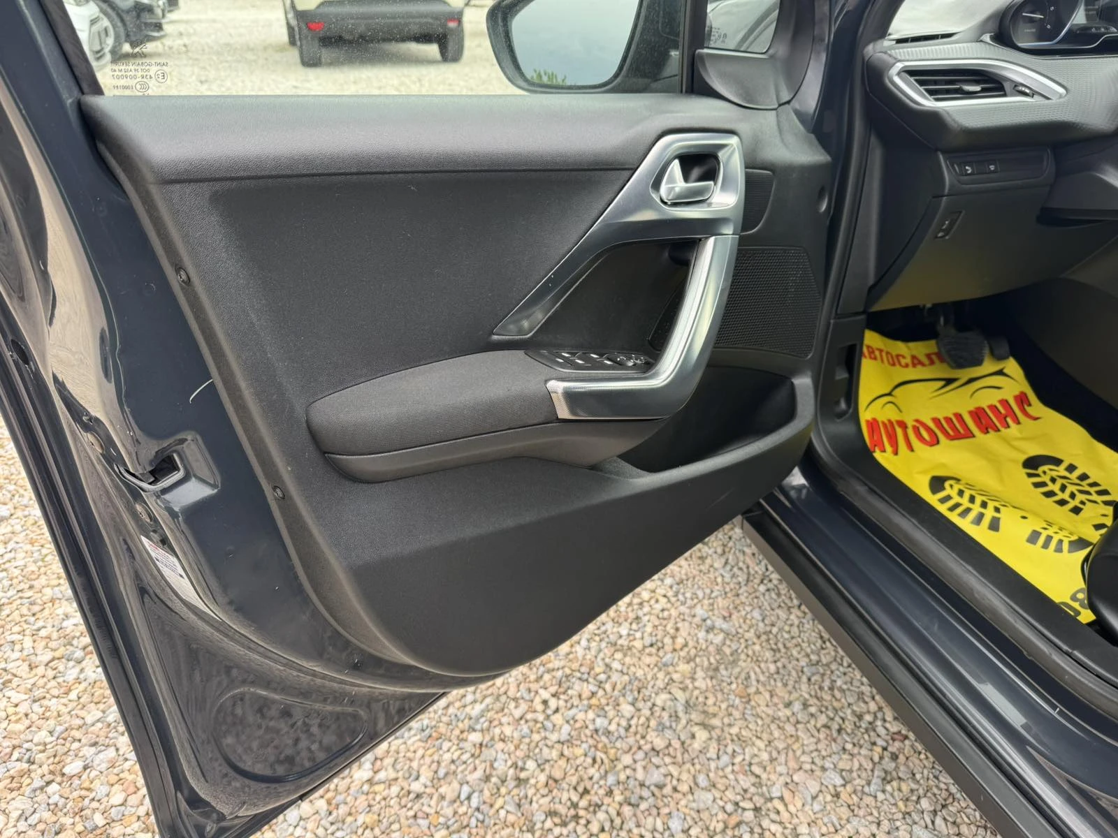 Peugeot 2008 1.5BlueHDI, снимка 11 - Автомобили и джипове - 54658277