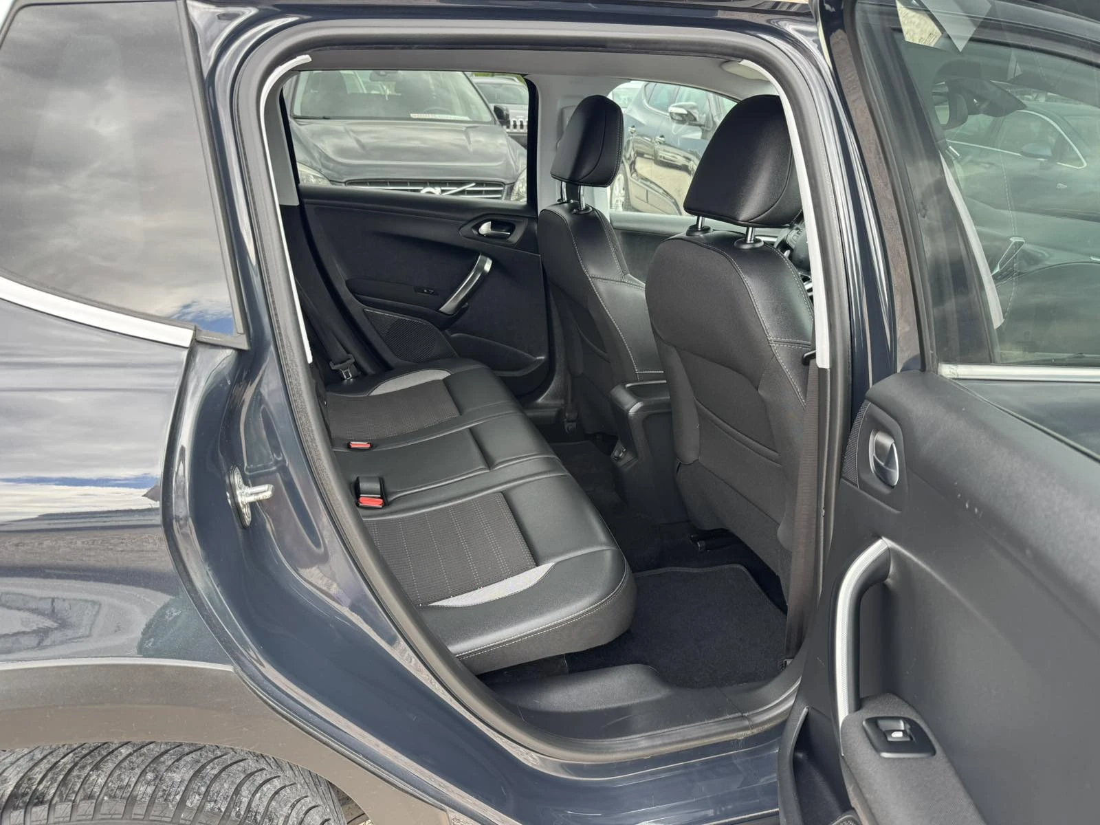 Peugeot 2008 1.5BlueHDI, снимка 14 - Автомобили и джипове - 54658277