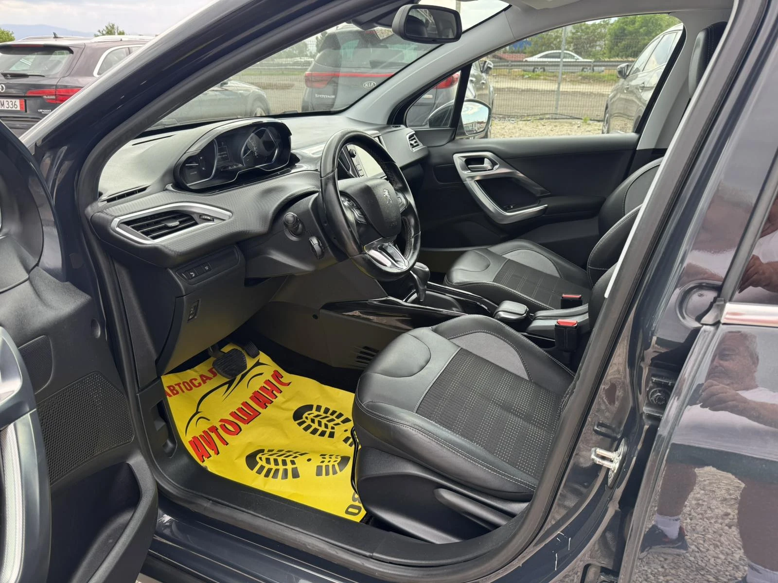 Peugeot 2008 1.5BlueHDI, снимка 12 - Автомобили и джипове - 54658277