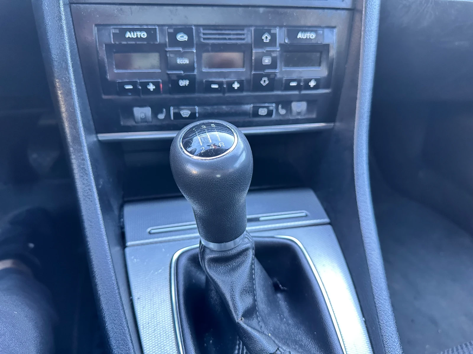 Audi A4 ГАЗ 2, 0 седан, снимка 8 - Автомобили и джипове - 54658228