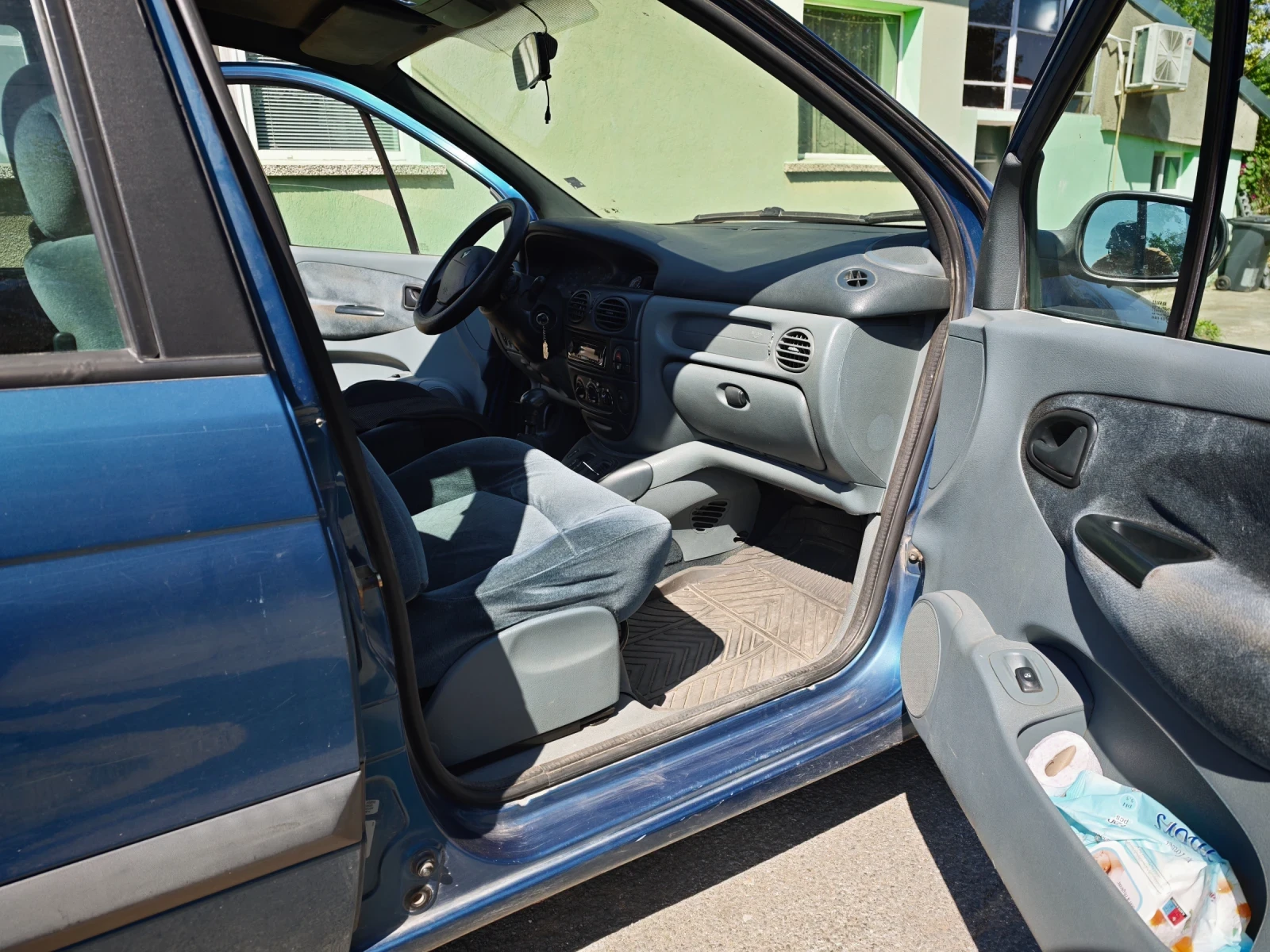 Renault Scenic 1.9 DTi, снимка 8 - Автомобили и джипове - 55679981