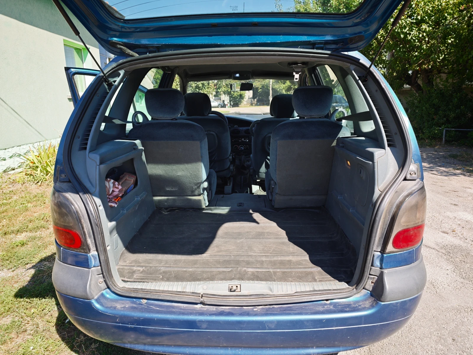 Renault Scenic 1.9 DTi, снимка 7 - Автомобили и джипове - 55679981