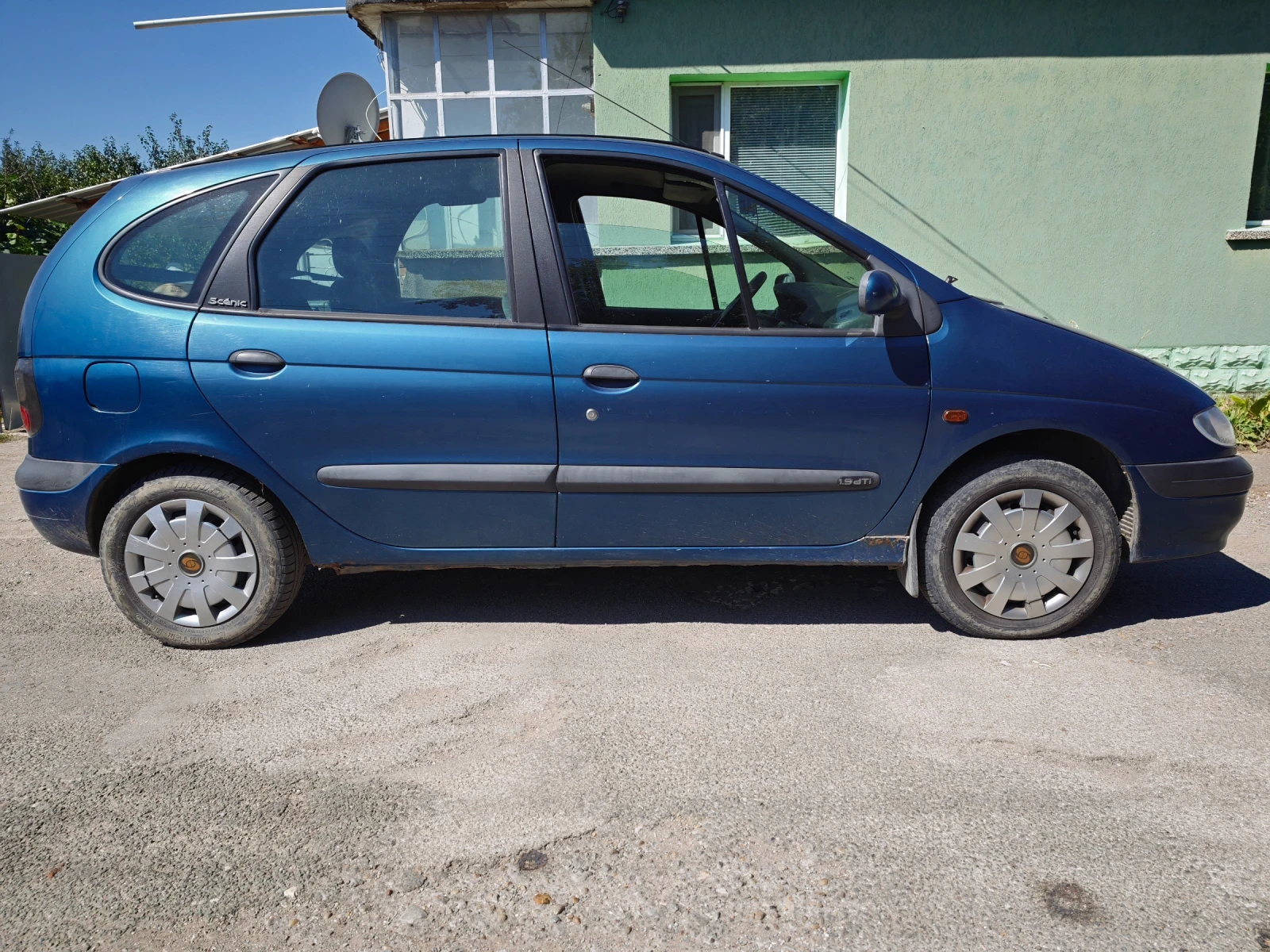 Renault Scenic 1.9 DTi, снимка 2 - Автомобили и джипове - 55679981
