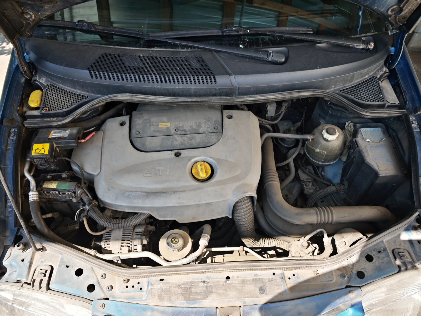 Renault Scenic 1.9 DTi, снимка 12 - Автомобили и джипове - 55679981