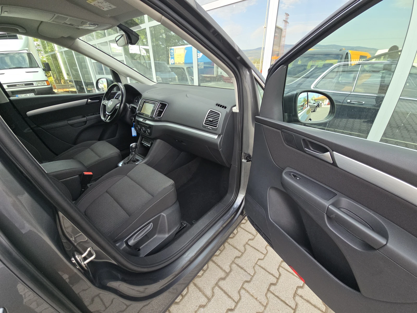 VW Sharan 7-места!DSG!Facelift!Швейцария!!, снимка 16 - Автомобили и джипове - 55894095